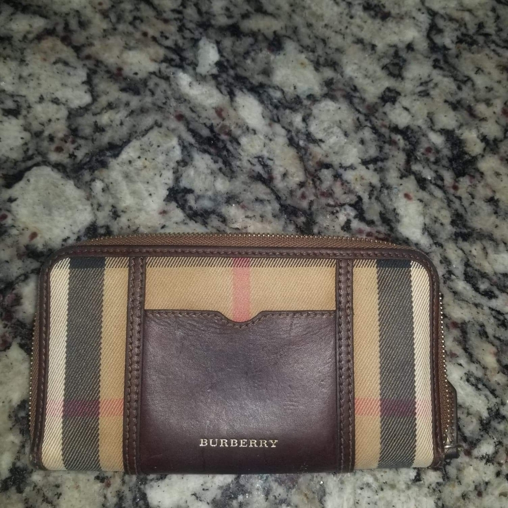 Burberry long zip wallet
